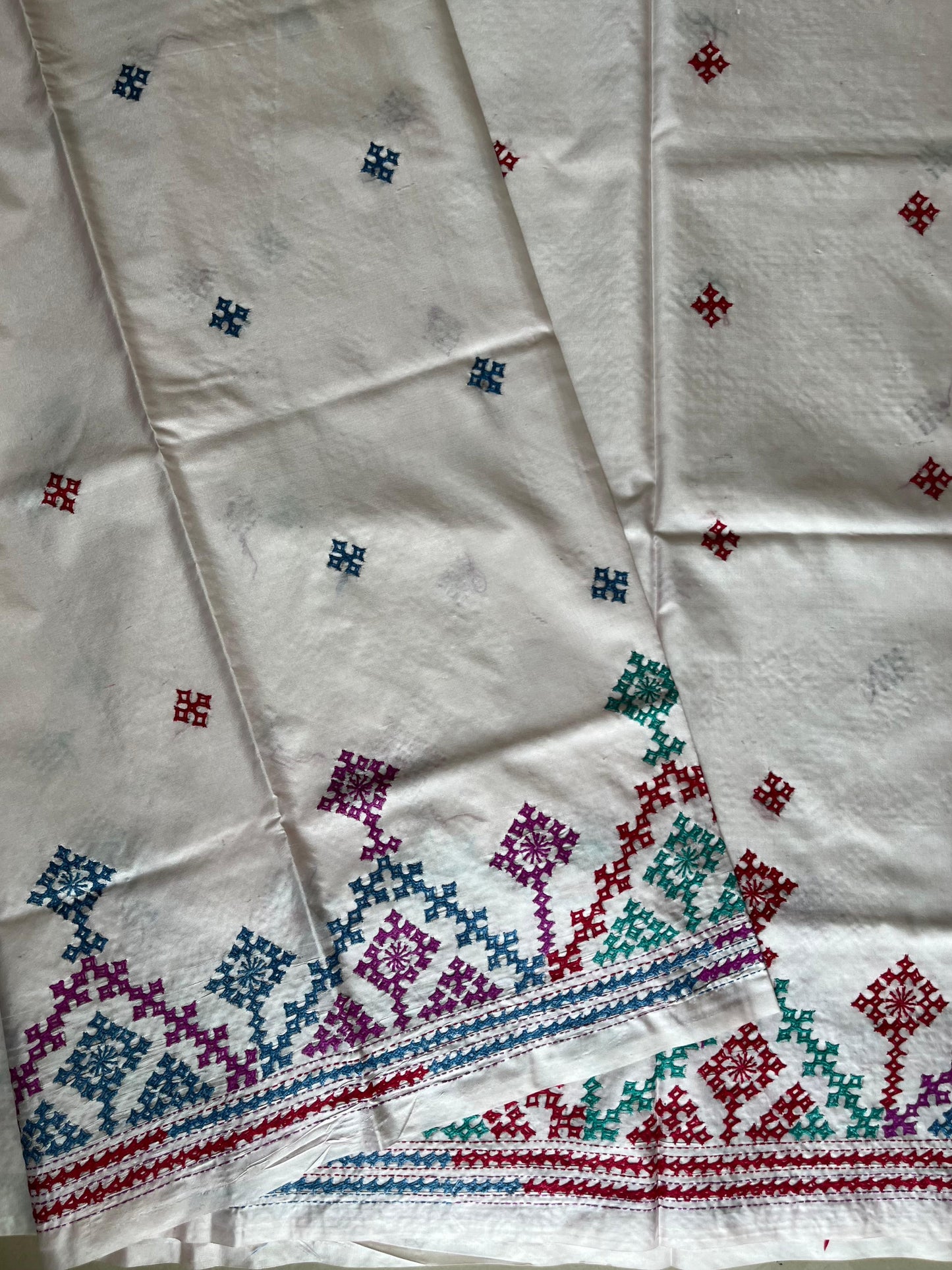 Kutch Hand Embroidered Blended Banglore Silk/Art Silk Saree